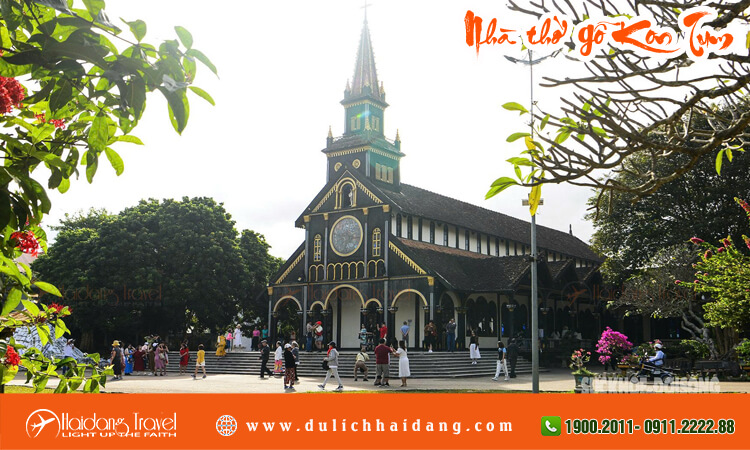 Nhà thờ gỗ Kon Tum 